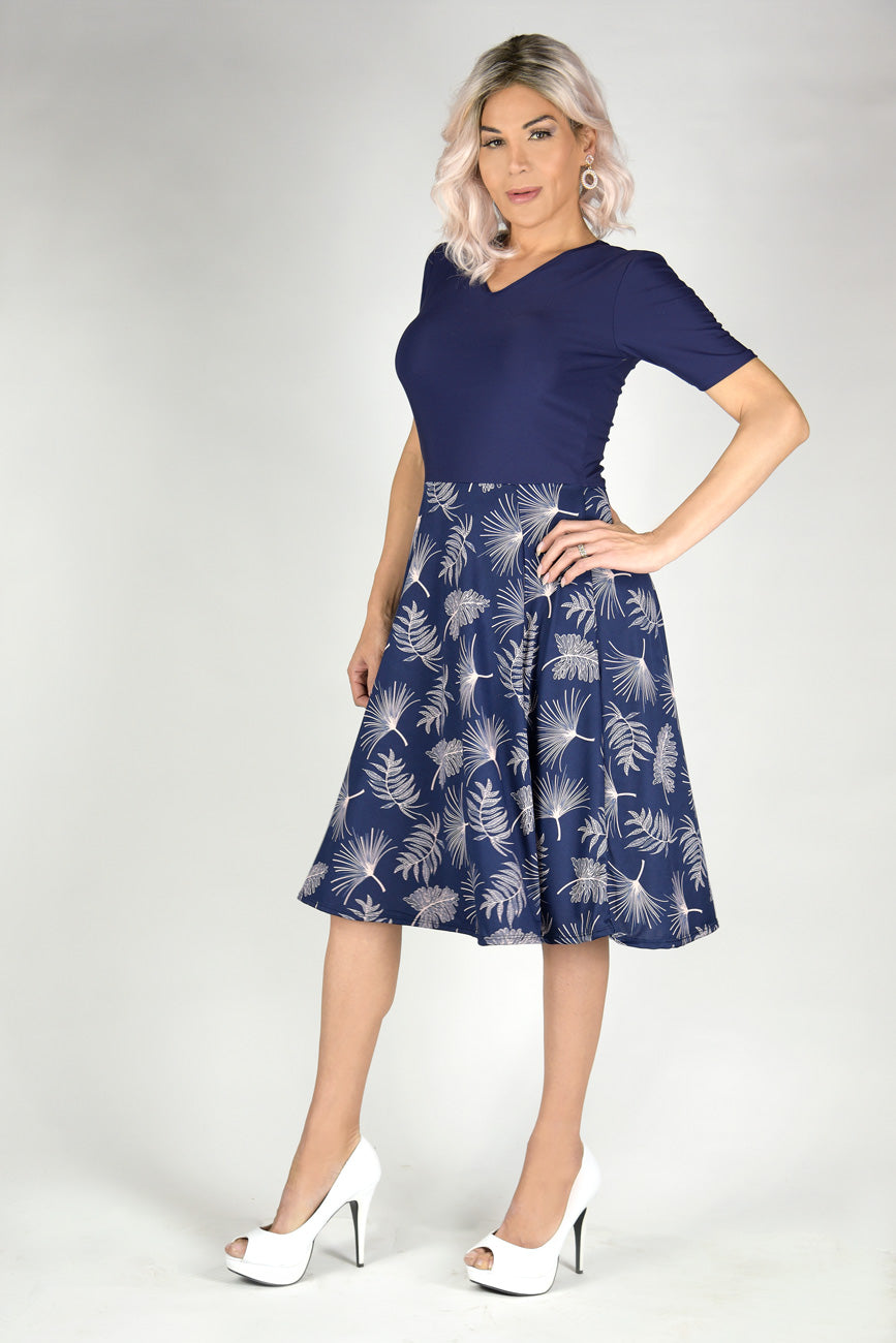 Relaxed Fit V-Neck Midi Swing Dress I Feminine Dresses with the Perfect Fit S / Navy & Navy Floral