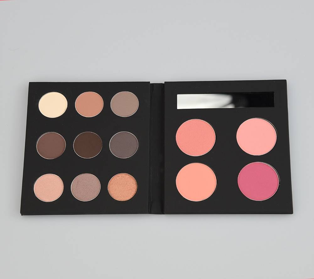 En Femme Professional Eyeshadow &amp; Blush Kit